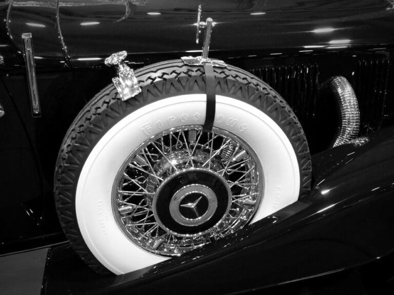 auto-repair-classic-car-wheel
